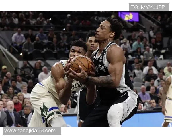 给新秀开课！字母哥背打博伊尔斯轻松双手暴扣终结