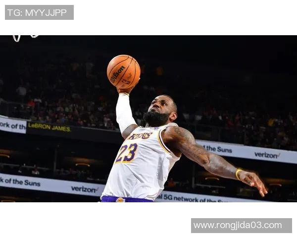 NBA官方晒詹姆斯标志性战斧劈扣照：第23个赛季的勒布朗