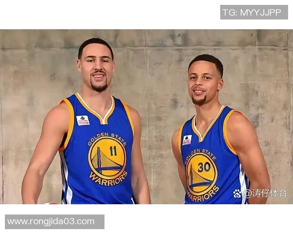 疯了吧！利拉德和库里克莱布克组团？这投篮热图怕不是要烧了整片球场！